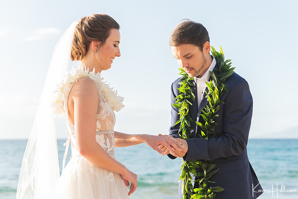 Hawaii wedding - ring on finger
