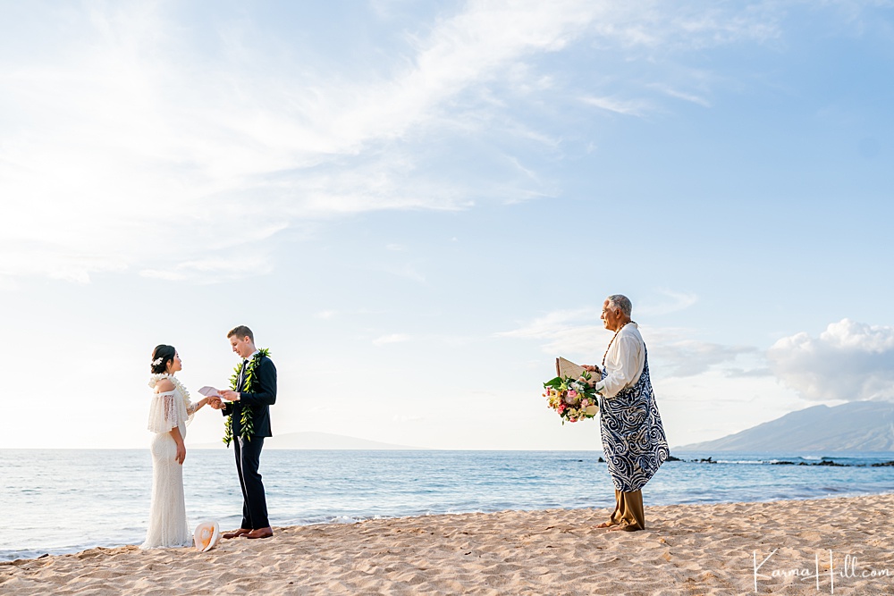 Hawaii wedding officiant - minister 