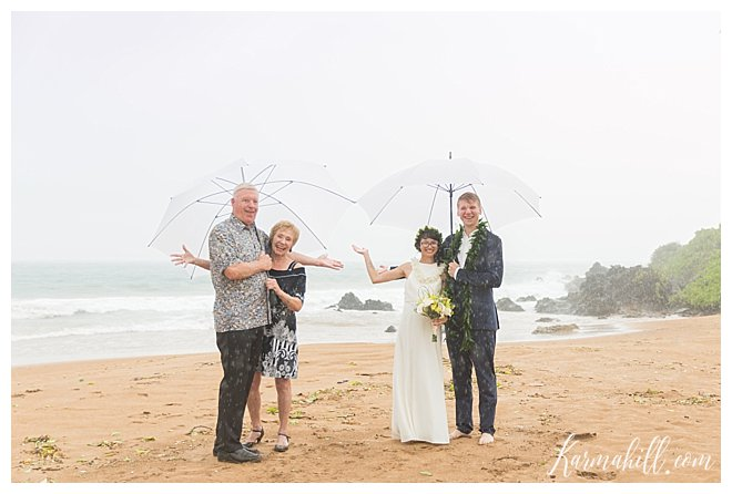 rainy maui wedding on the beach 