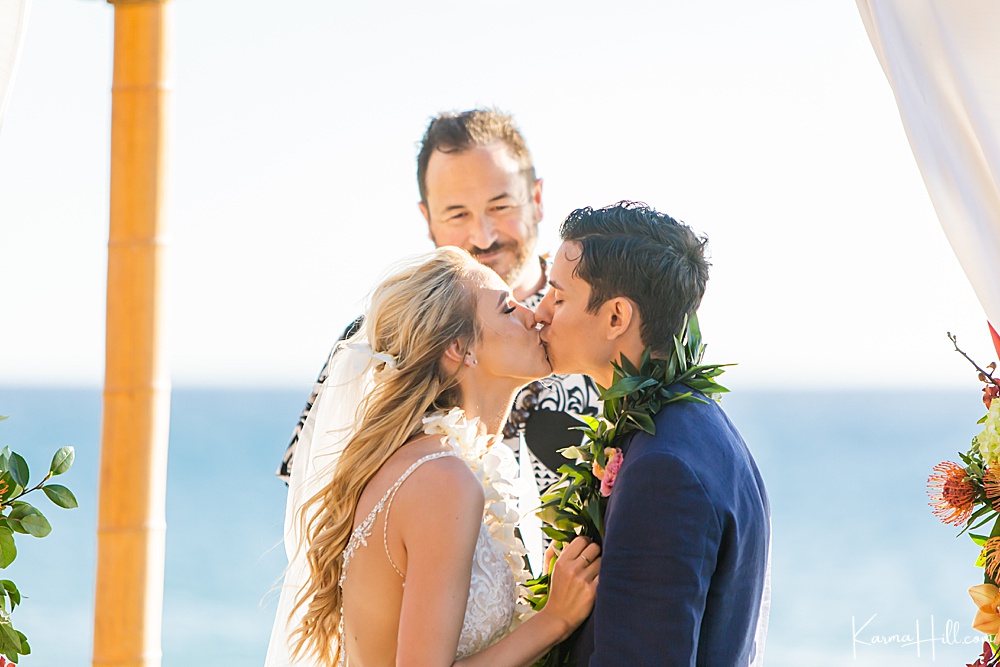 Maui wedding packages beach - candid photos - best wedding photographer 