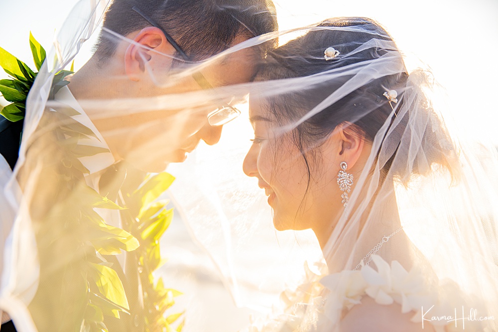 Top maui wedding photographer - hawaii beach ceremony 