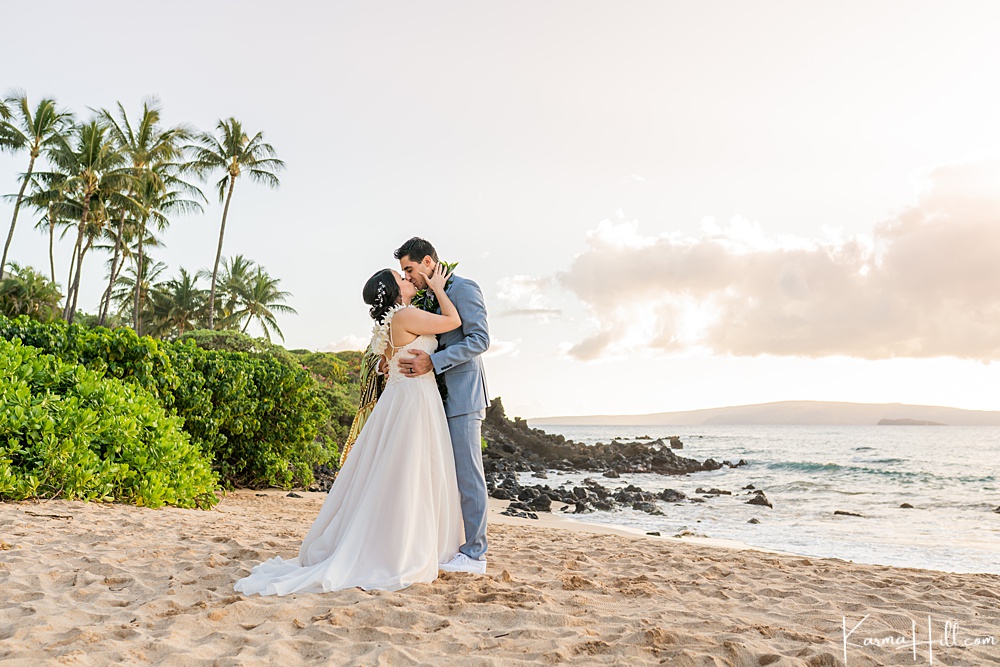 bride and groom kissing on Maui beach 