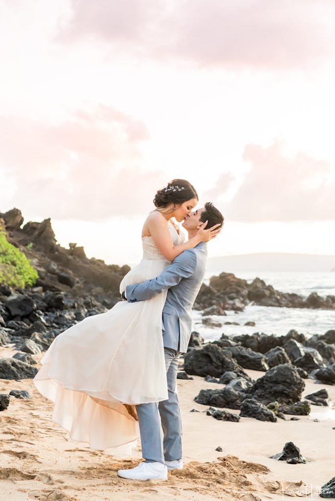Top maui beach wedding photographer