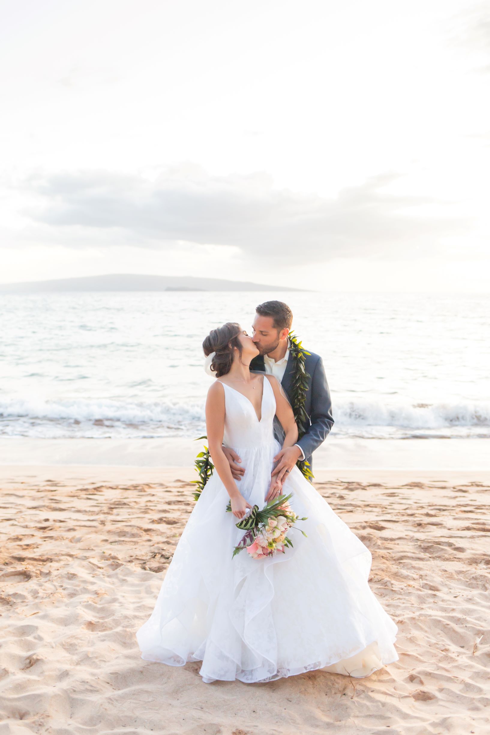 hawaii wedding fashion 