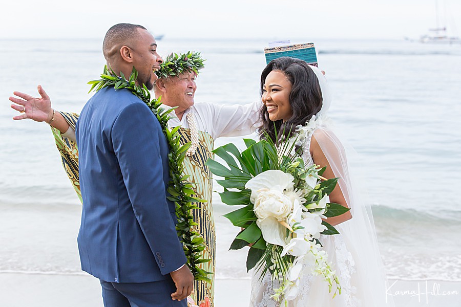 couple married in Maui - Hawaii COVID-19 Travel Restrictions 