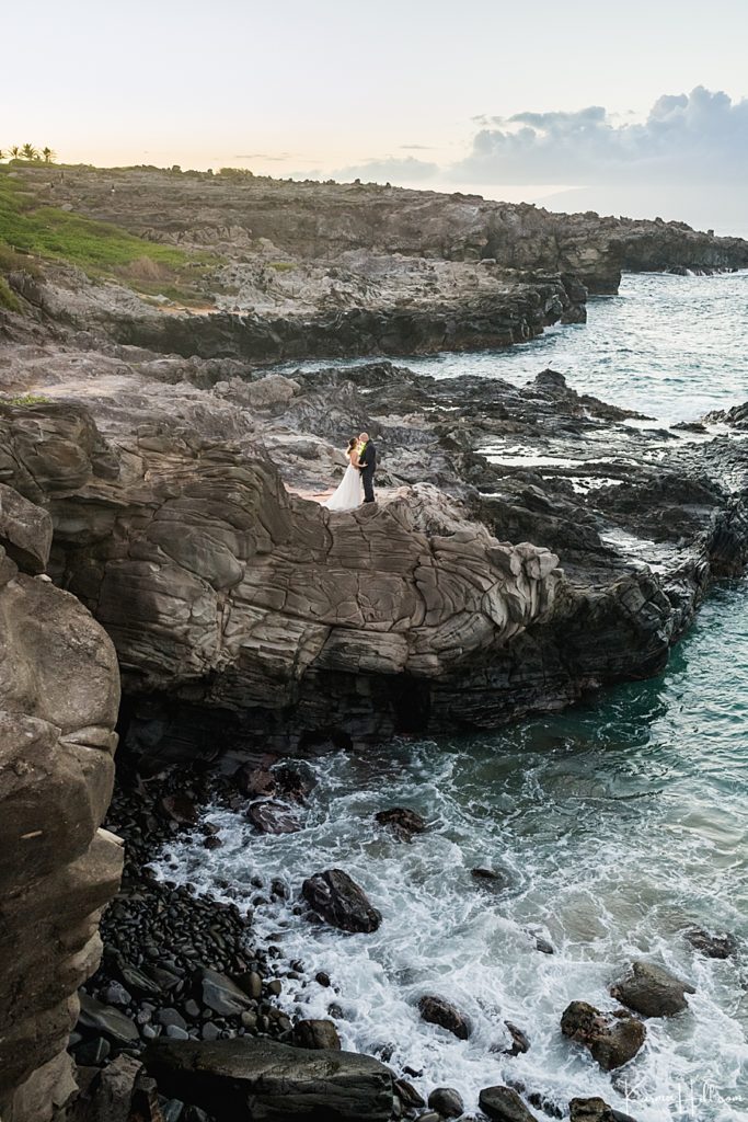 Maui cliffside wedding 