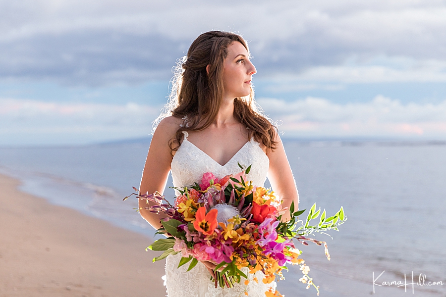 Maui bride with bouquet