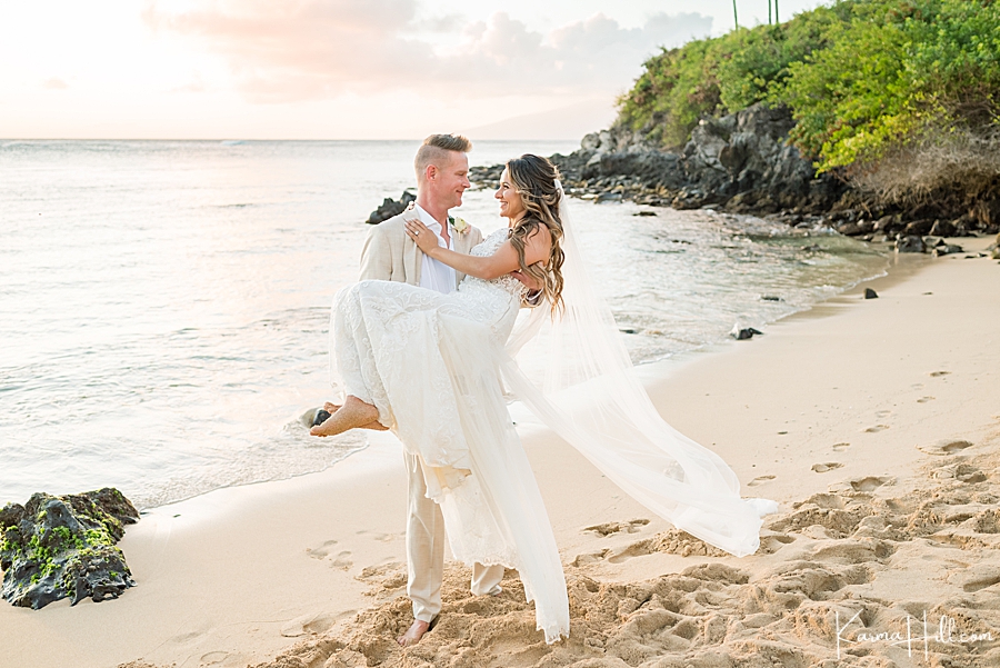 Maui bride and groom on the beach