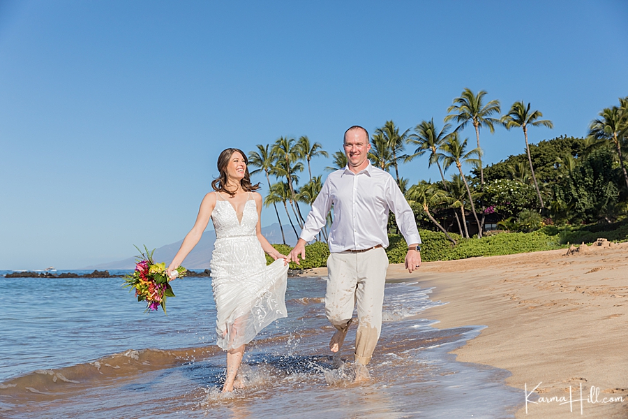 beach elopement in Maui 