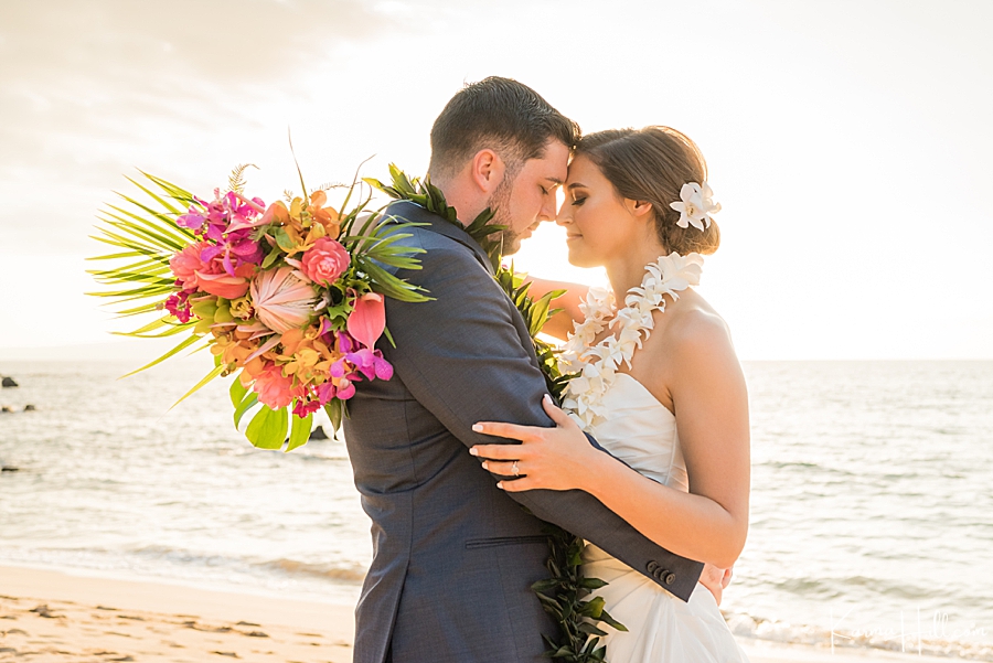 hawaii bride and groom on the beach