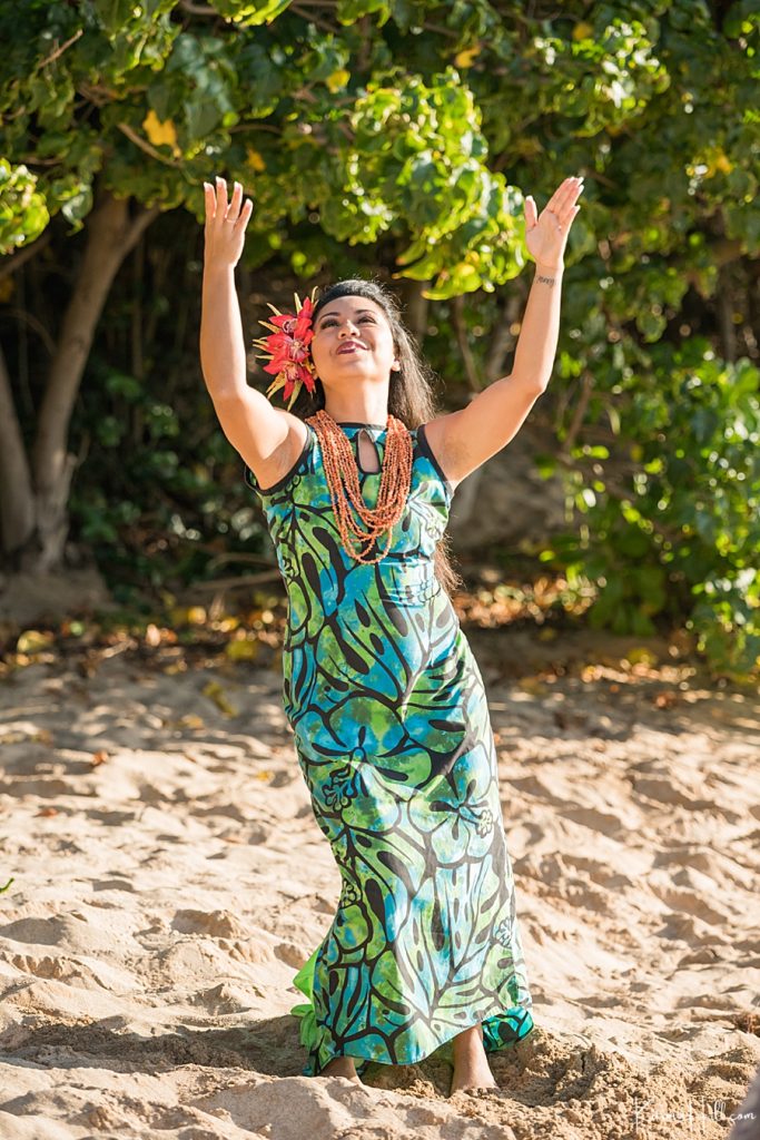 Maui wedding hula dancer