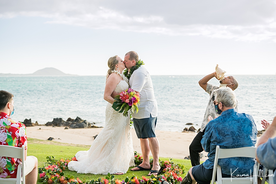 kiss the bride Maui