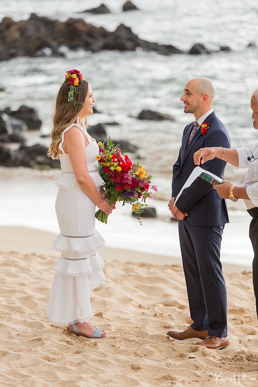 bride and groom eloping in hawaii 