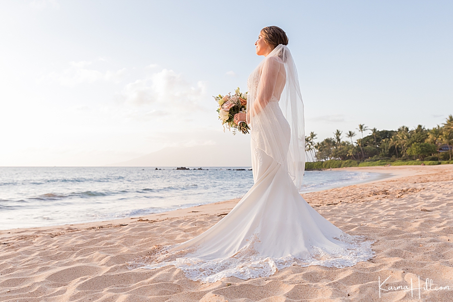 bride gazes out to the ocean in hawaii 