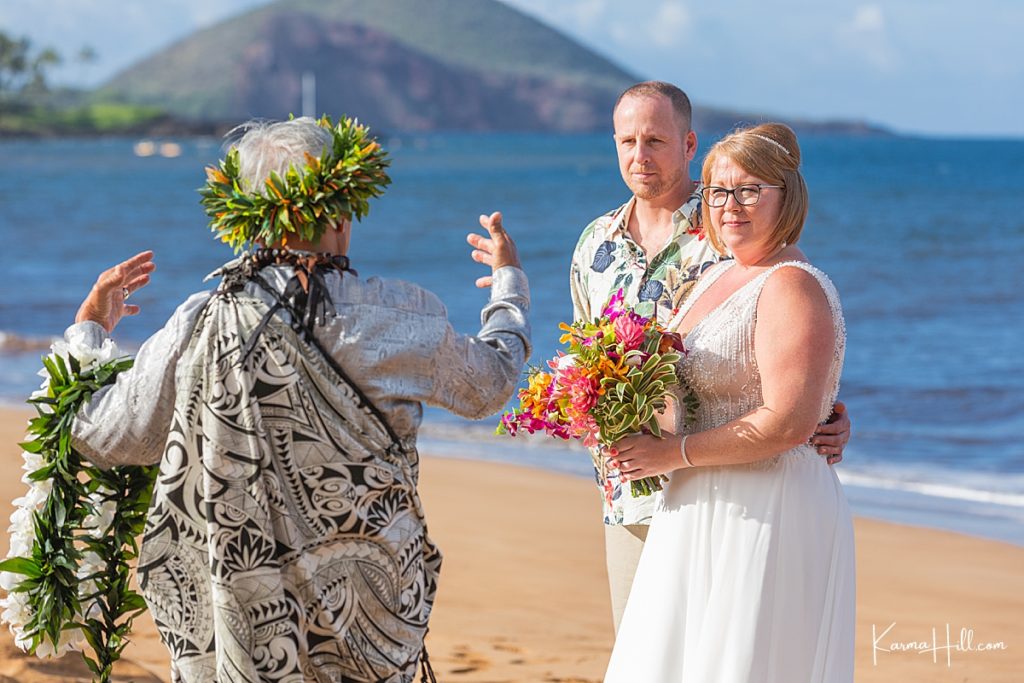 hawaii wedding with a hawaiian reverend 