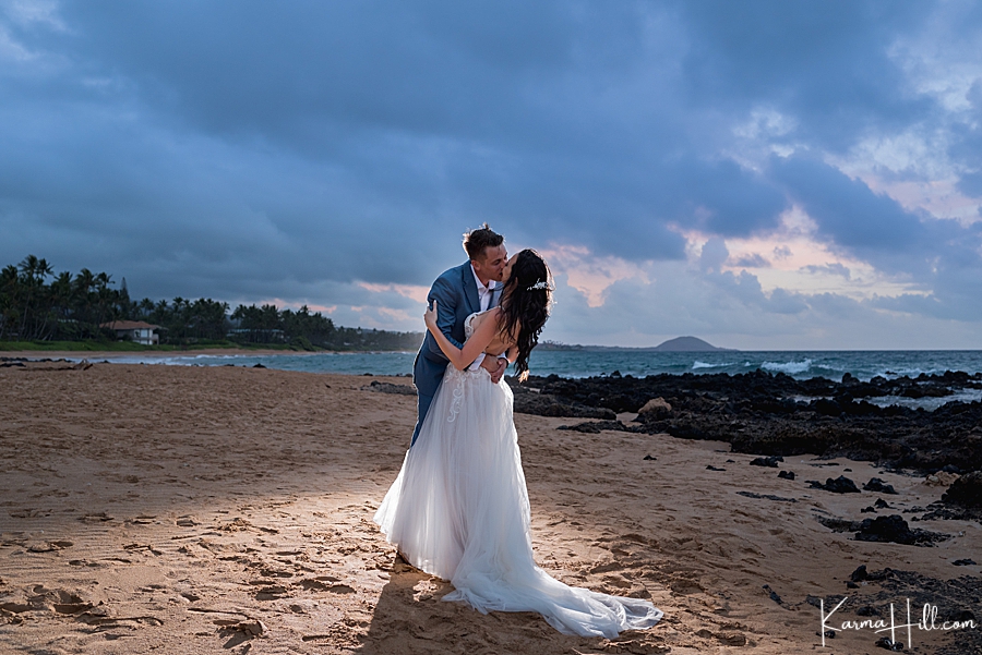 overcast lighting maui beach wedding 