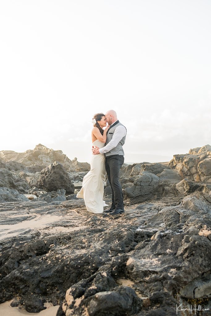 bride and groom on Maui cliffs in lahaina 