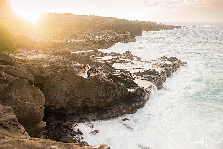 stunning photo of bride and groom on the cliffs in hawaii 