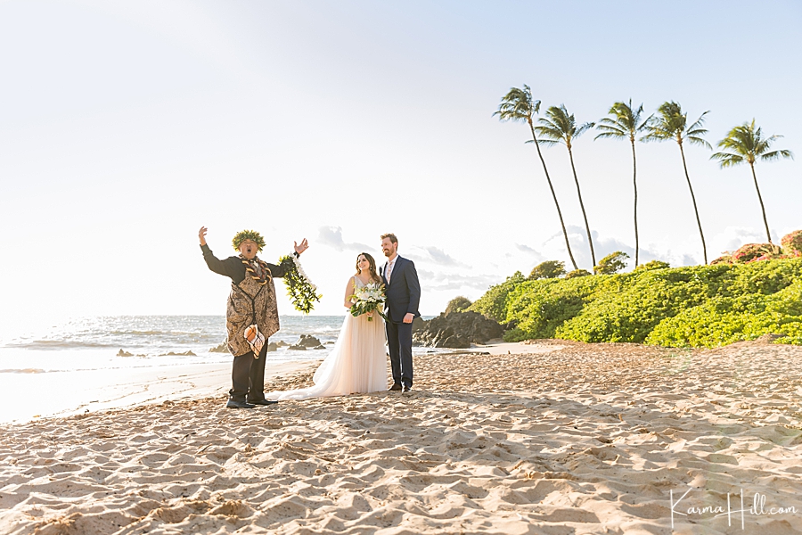 real wedding on a maui beach with a hawaiian minister 