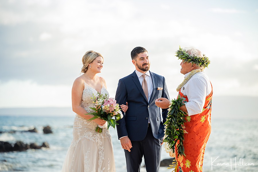 hawaiian minister leads a couple in marriage on a hawaiian beach 