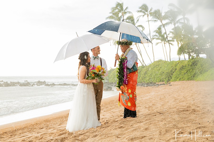 hawaii elopement on the beach with rain 