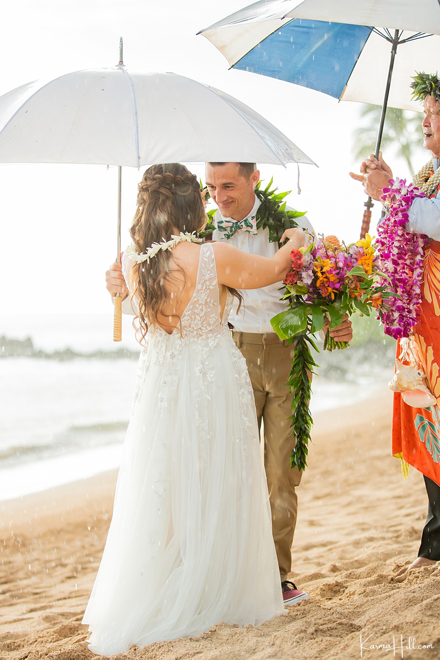 hawaii wedding on the beach with rain 