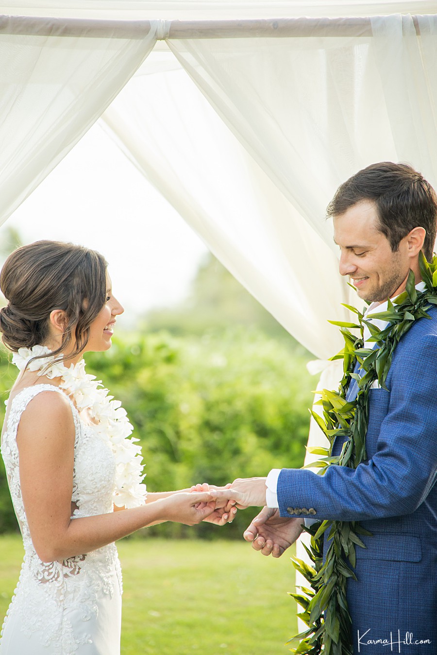 Maui wedding - ring exchange