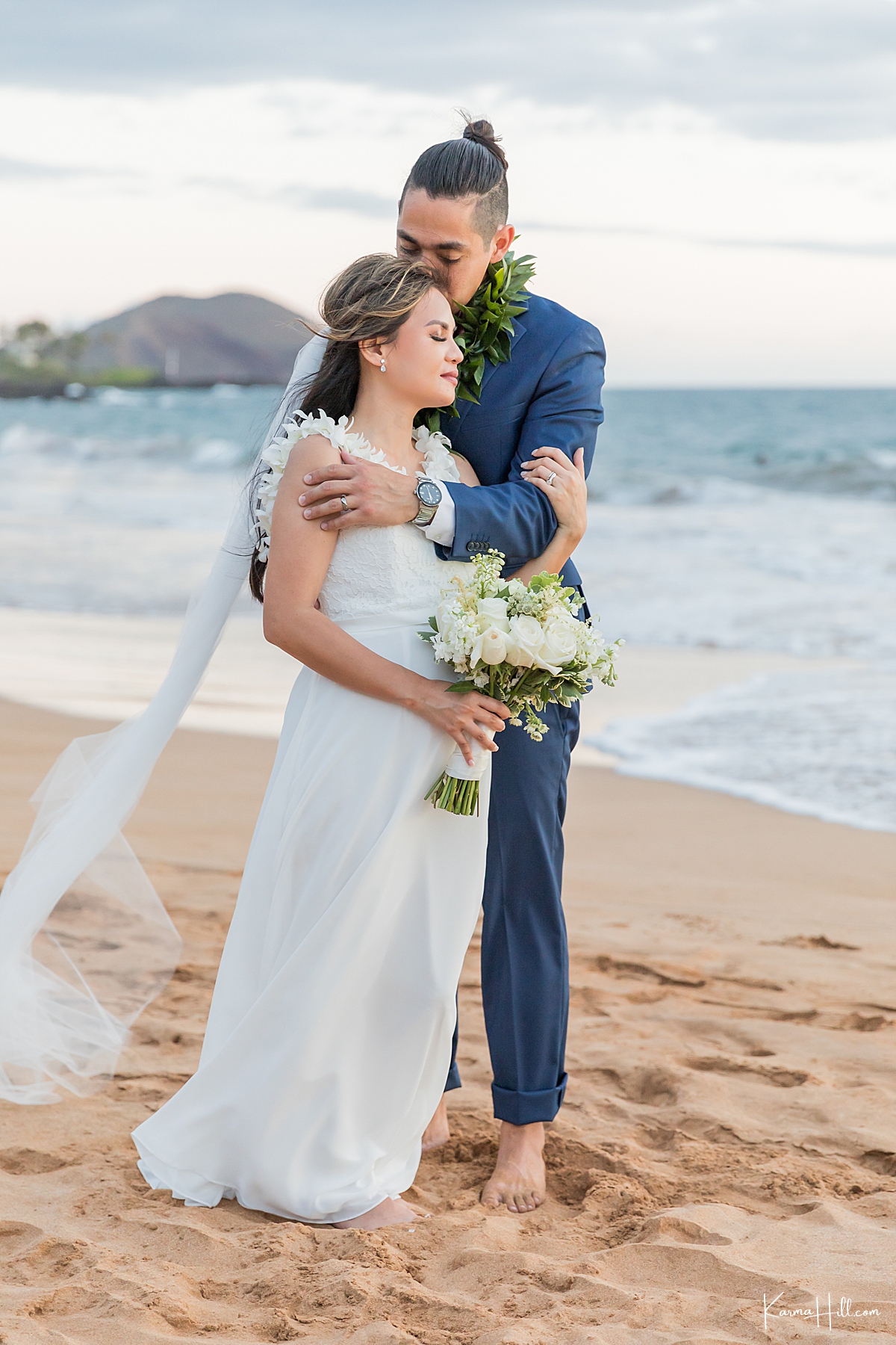 maui beach wedding couple