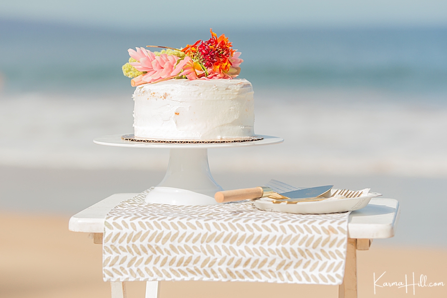 maui beach wedding cake photogrpahy
