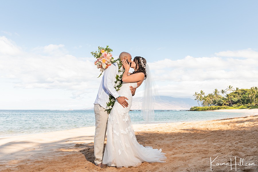 bride and groom beach photography