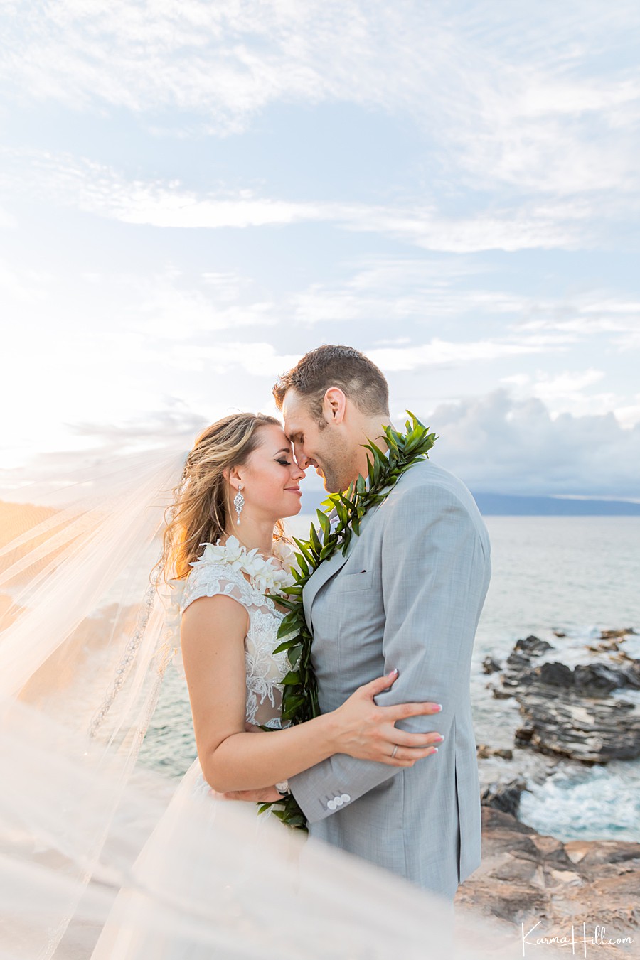 Hawaii wedding cliffside in Maui