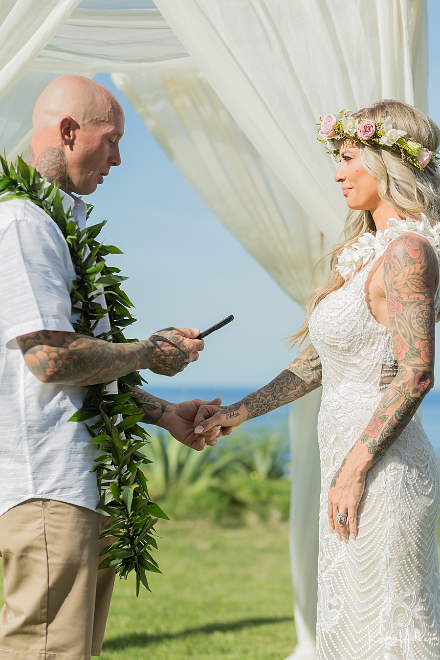 groom giving vows at outdoor maui wedding