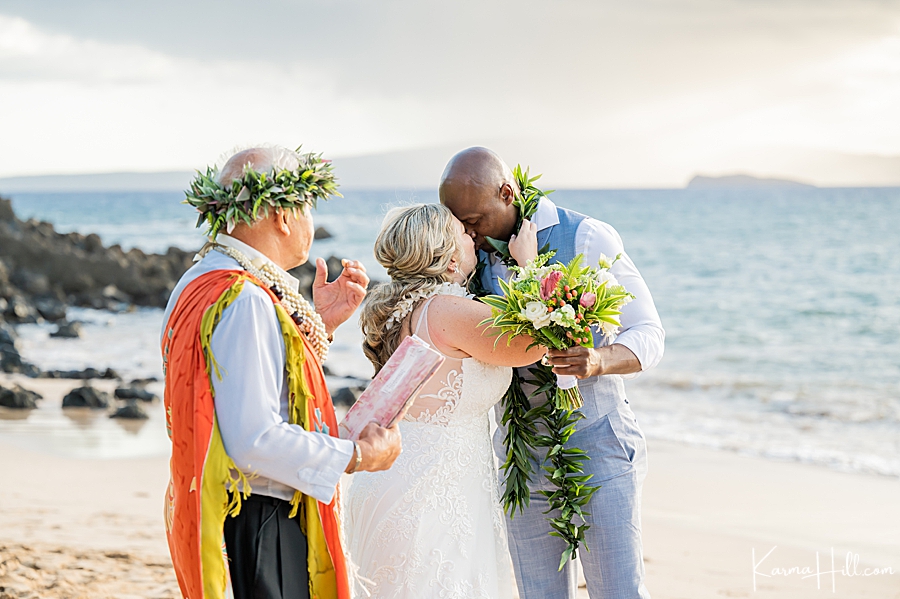 hawaii beach wedding ceremony