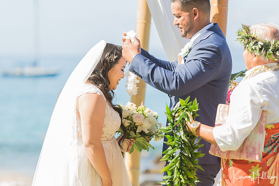 groom exchanging lei with bride