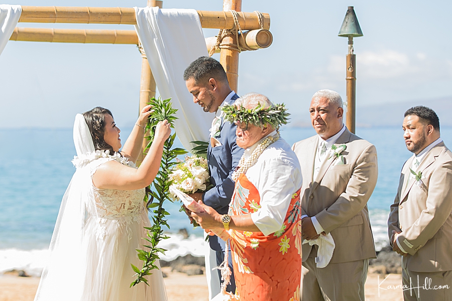 bride exchanging lei with groom