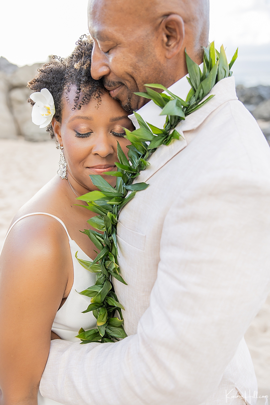 bride and groom at maui beach wedding
