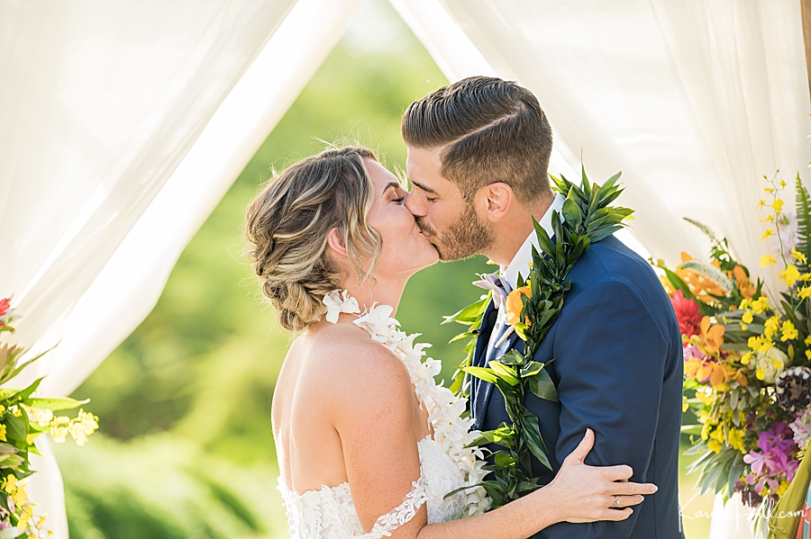 bride and groom wedding kiss photography in hawaii