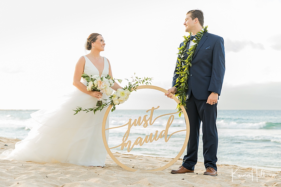newlyweds with just mauid sign at hawaii wedding
