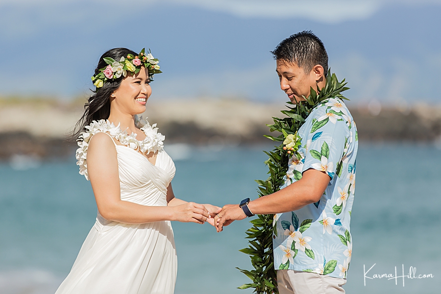 wedding ring detail photographer in hawaii