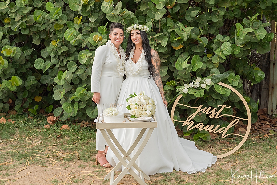 brides with just mauid sign
