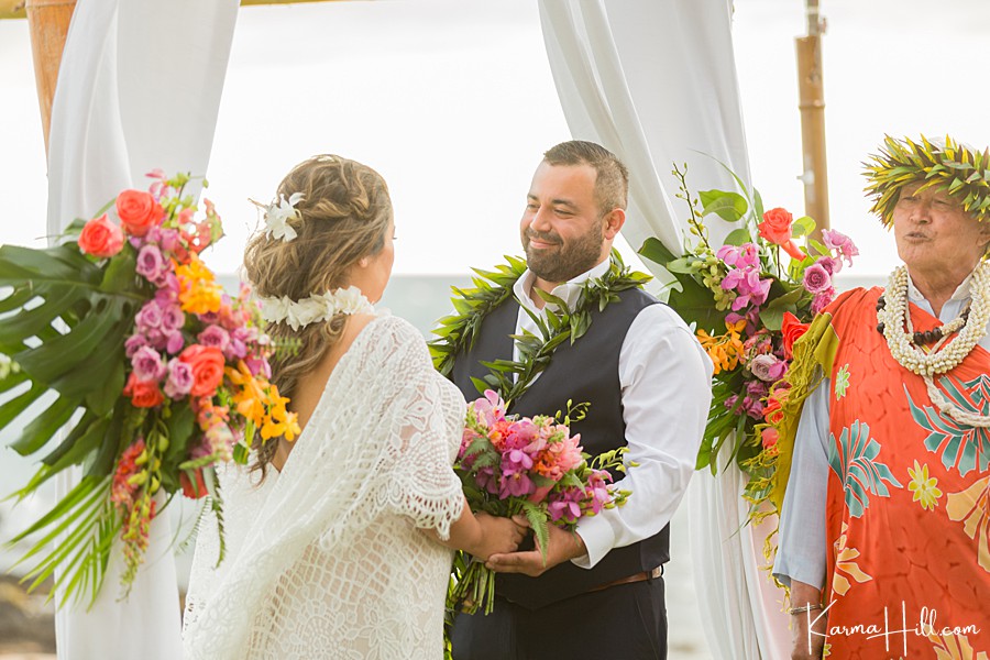bride and groom at hawaii wedding