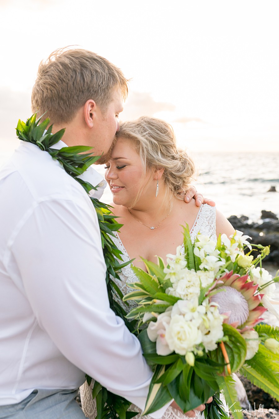 bride and groom sunset photography in hawaii