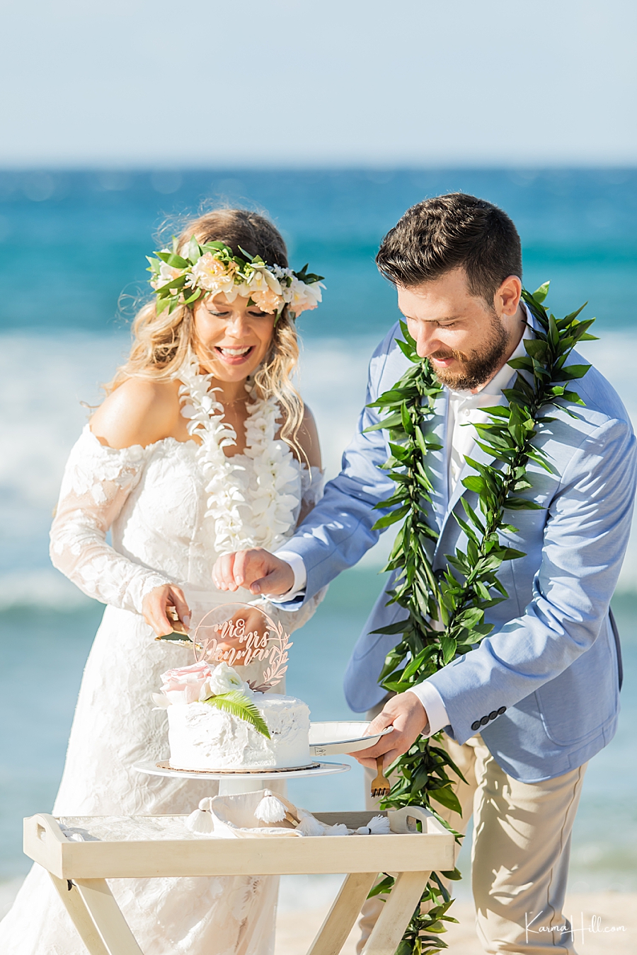 bride and groom cut the cake at maui wedding