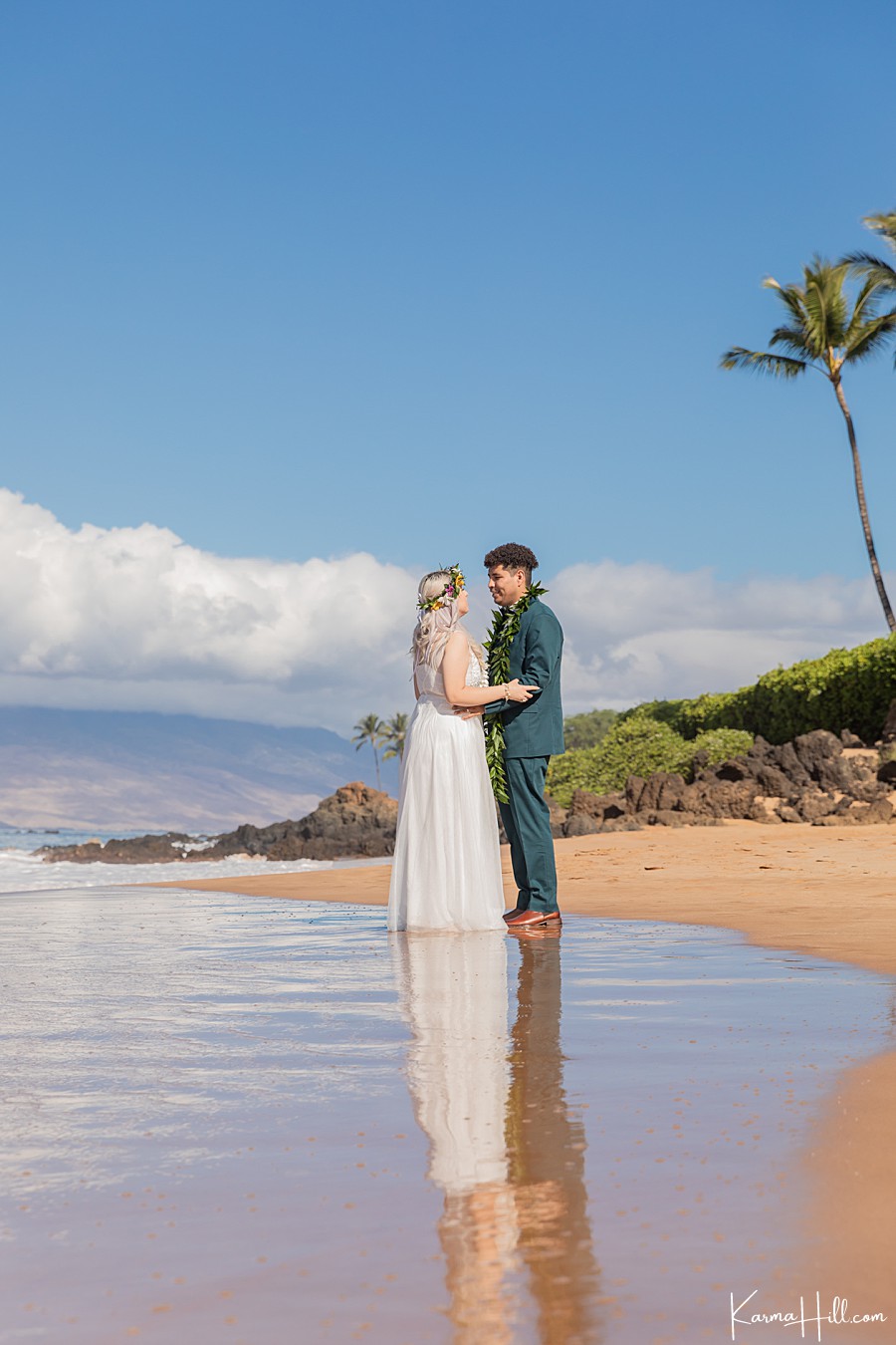 Po'olenalena beach hawaii wedding