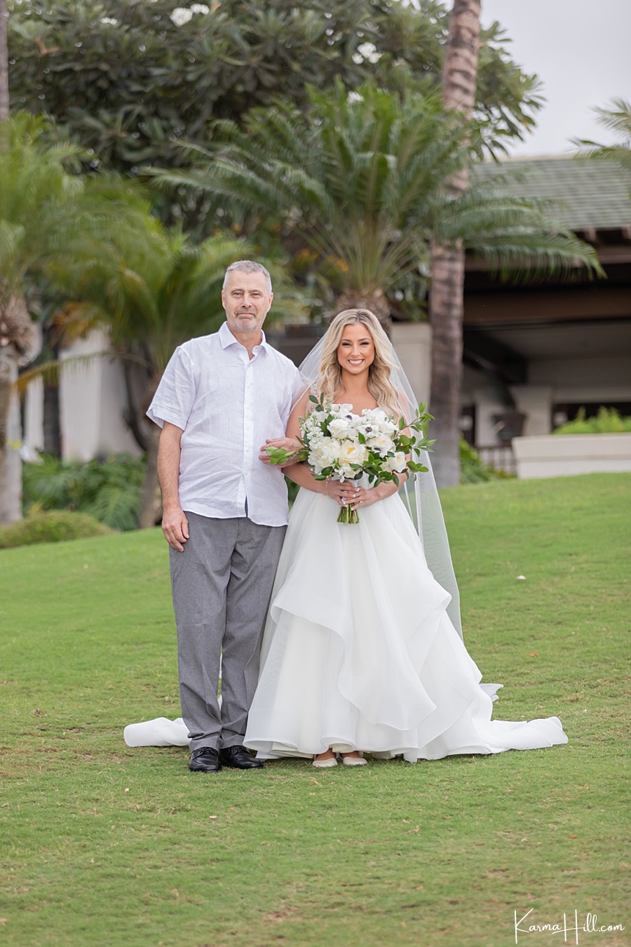 bride first look at maui wedding