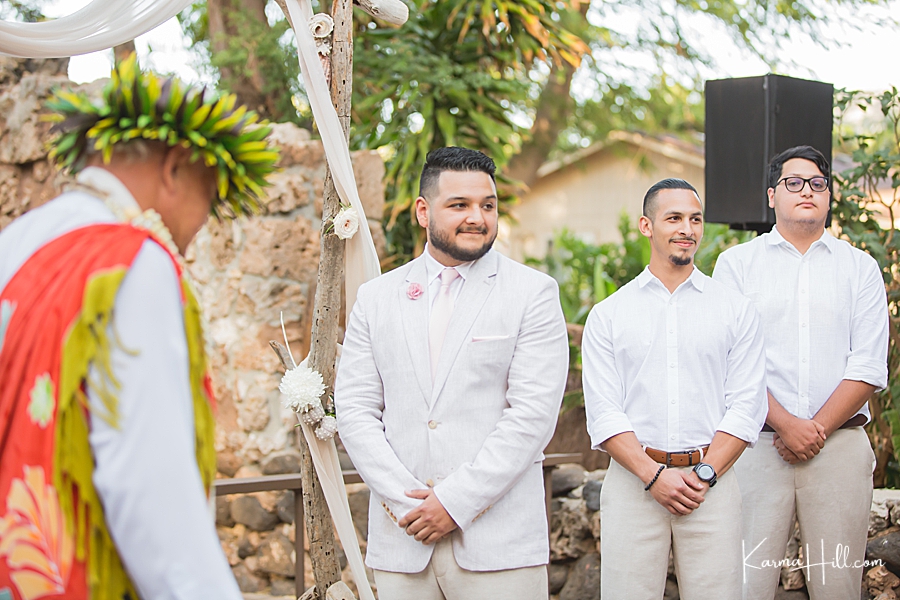 groom first looks at hawaii wedding