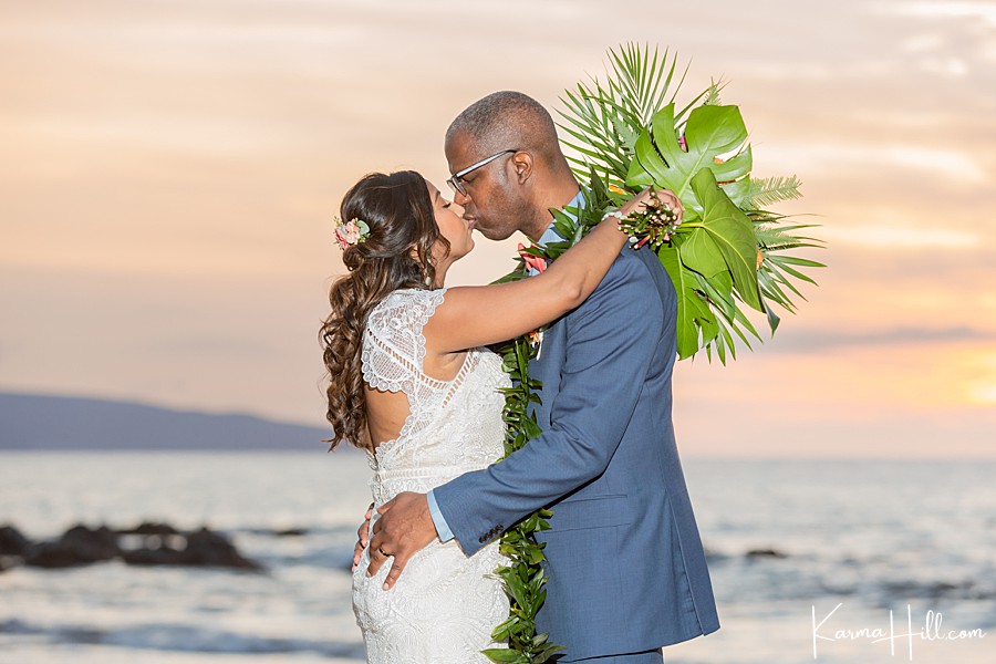 elope in maui at sunset