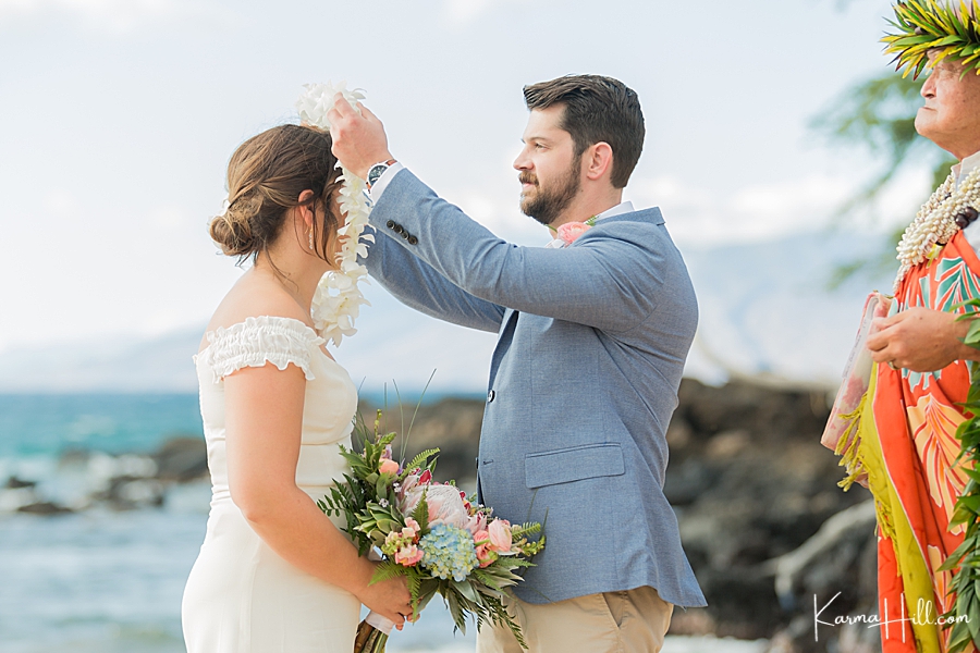 groom exchanging lei with bride at hawaii wedding