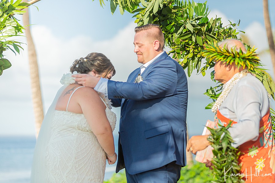 groom exchanging lei with bride at hawaii wedding