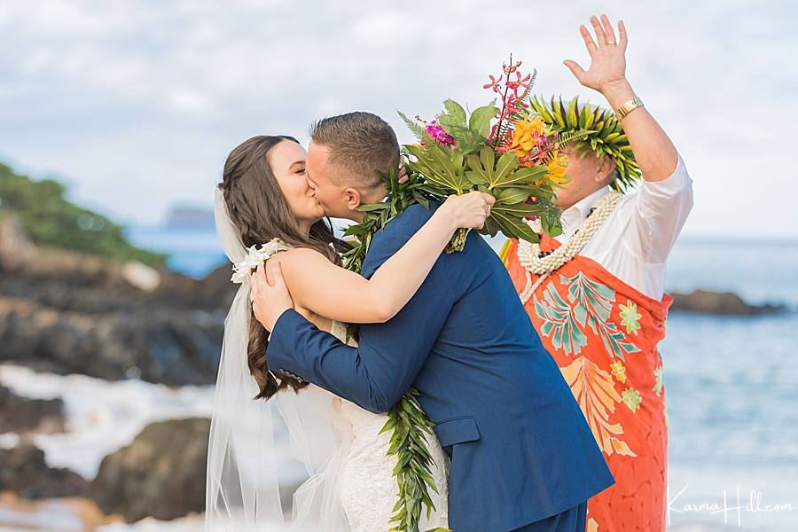 bride and groom wedding kiss photographers in maui